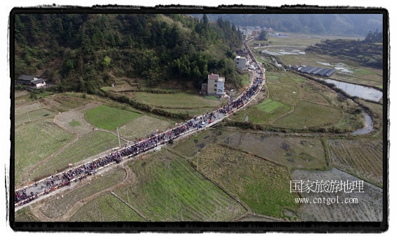 1700桌合攏宴，總長3.7公里，10380人同桌就餐，創(chuàng)歷史之最