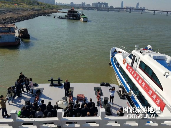 江西開展呵護一湖清水，嚴厲打擊非法采砂行動（圖）